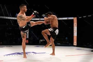 Lionel Padilla, de Taz Jinámar, apenas dejó opciones al ex UFC Hermes FranÃ§a (Foto TA)