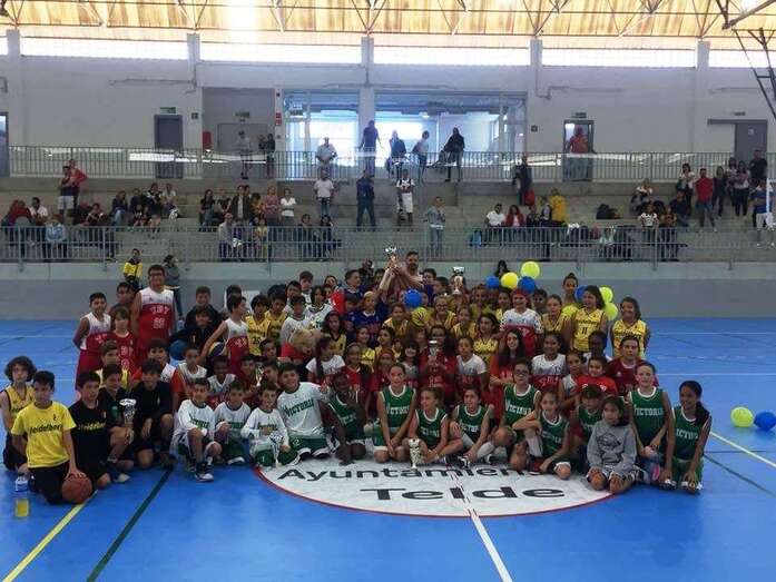 Equipos participantes en el torneo organizado por el Telde Básket Tara (Foto TA)