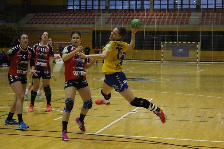 Momento del partido de este miércoles en Baracaldo (Foto TA)