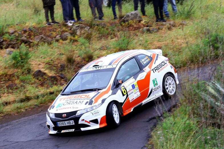 Honda Civic tripulado por Ángel Marrero y Víctor Marrero (Foto TA)