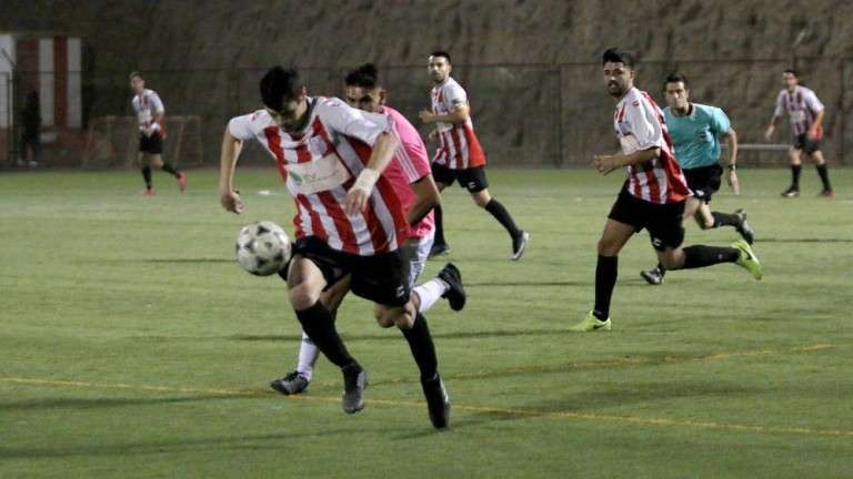 Imagen de archivo de un partido del Unión Marina en el campo de Melenara en esta temporada (Foto C7)