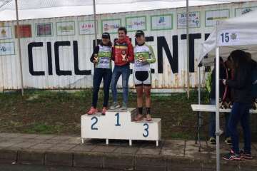 Podio de féminas, con dos teldenses del equipo BP La Garita-Zamakona (Foto TA)