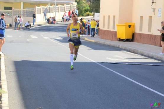 Francisco Cabrera gana la VII Vuelta Atlética MACAM 2018 (Foto Vero Navarro)
