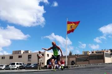 Francisco Cabrera gana la VII Vuelta Atlética MACAM 2018 (Foto Vero Navarro)