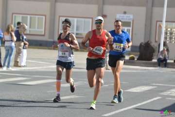 Francisco Cabrera gana la VII Vuelta Atlética MACAM 2018 (Foto Vero Navarro)