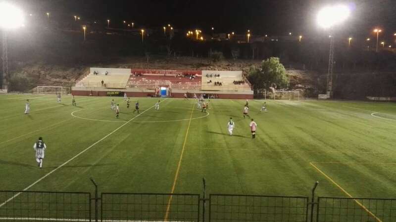 Imagen del partido de anoche entre Unión Marina y Pedro Hidalgo (Foto TA)