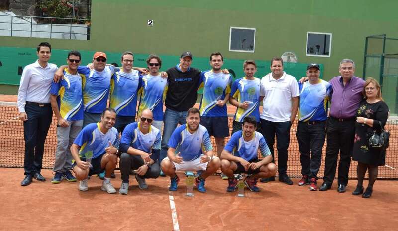 Finalistas de las diferentes categorías y patrocinadores después de la entrega de trofeos, el pasado sábado en el Club Tamarasit (Foto TA)