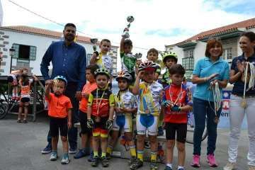 El ciclismo de escuela, a piñón por el casco viejo de Telde (Foto TA)