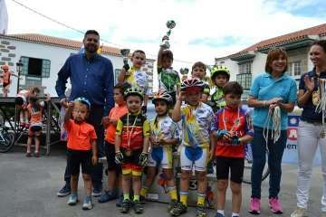 El ciclismo de escuela, a piñón por el casco viejo de Telde (Foto TA)
