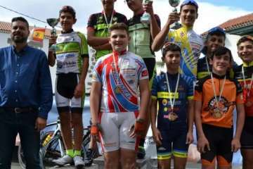 El ciclismo de escuela, a piñón por el casco viejo de Telde (Foto TA)