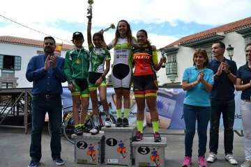El ciclismo de escuela, a piñón por el casco viejo de Telde (Foto TA)