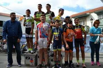 El ciclismo de escuela, a piñón por el casco viejo de Telde (Foto TA)
