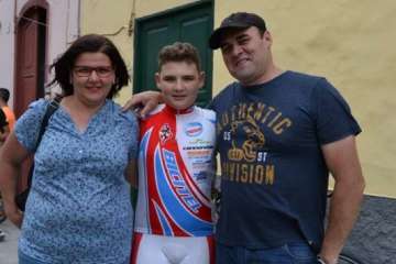 El ciclismo de escuela, a piñón por el casco viejo de Telde (Foto TA)