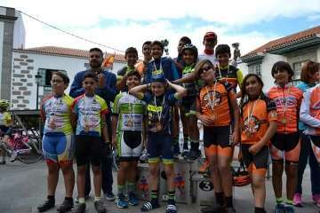 El ciclismo de escuela, a piñón por el casco viejo de Telde (Foto TA)
