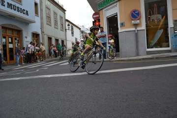 El ciclismo de escuela, a piñón por el casco viejo de Telde (Foto TA)