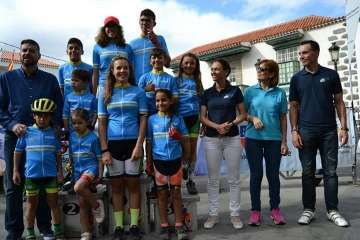 El ciclismo de escuela, a piñón por el casco viejo de Telde (Foto TA)