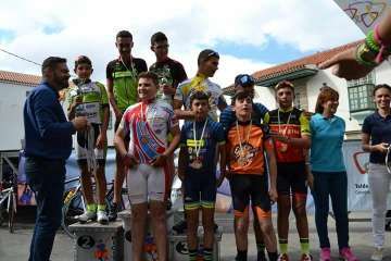 El ciclismo de escuela, a piñón por el casco viejo de Telde (Foto TA)