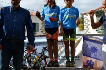 El ciclismo de escuela, a piñón por el casco viejo de Telde (Foto TA)