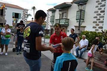 El ciclismo de escuela, a piñón por el casco viejo de Telde (Foto TA)