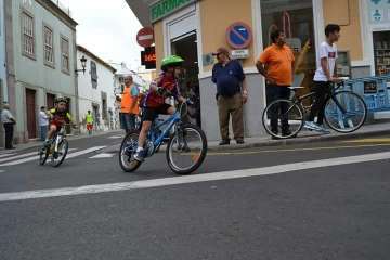 El ciclismo de escuela, a piñón por el casco viejo de Telde (Foto TA)