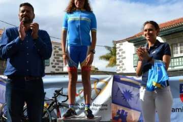 El ciclismo de escuela, a piñón por el casco viejo de Telde (Foto TA)