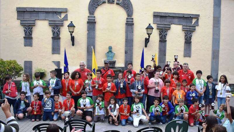 Foto de familia de los todos los participantes (Foto TA)