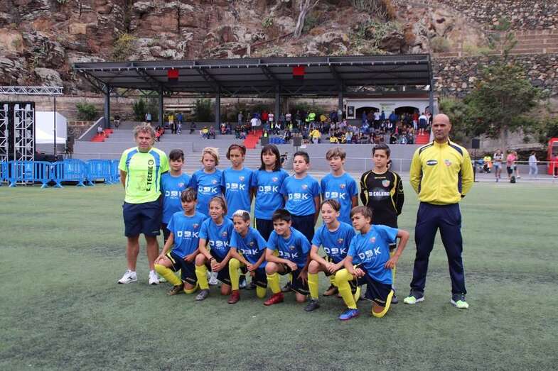 Formación del equipo alevín del CD Calero (Foto Infonortedigital)