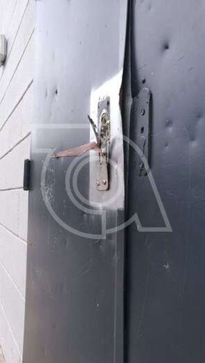 Puerta forzada durante la madrugada (Foto TA)