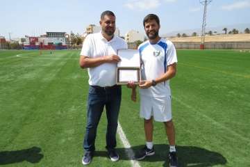 Aprendiendo a dar toques al balón en Melenara-Telde (Foto TA)