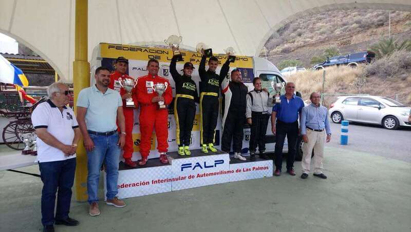 Los ganadores de la prueba sobre el podio (Foto TA)