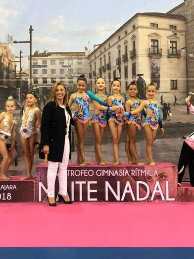 El equipo del Club Attenya en el podio (Foto TA)