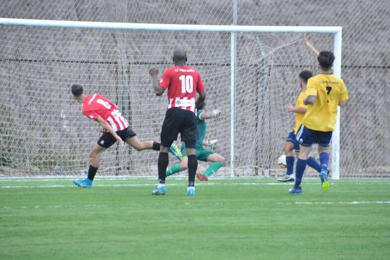 Primer gol del Unión Marina (Foto Unión Marina)