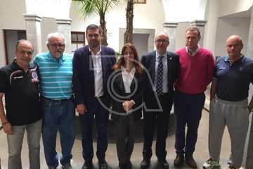 Firma del acuerdo de colaboración entre el CB Telde y el Herbalife Gran Canaria (Foto TA)