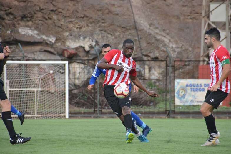 Imagen de archivo de un partido de Unión Marina en esta temporada (Foto TA)