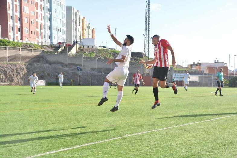 Imagen de archivo de un partido reciente de Unión Marina en esta temporada (Foto TA)