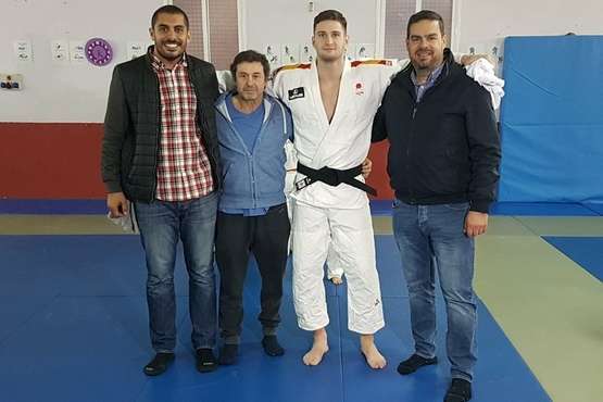 El campeón mundial de judo, Nikoloz Sherazadishvili, imparte un seminario en Telde (Foto TA)