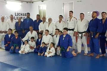 El campeón mundial de judo, Nikoloz Sherazadishvili, imparte un seminario en Telde (Foto TA)