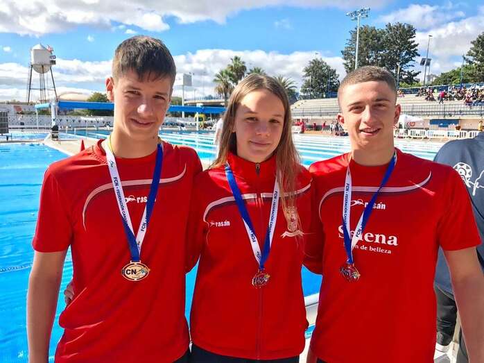 Los nadadores laureados: Cristo Cárdenes y los hermanos Darío y Patricia López-Dávalos (Foto TA)