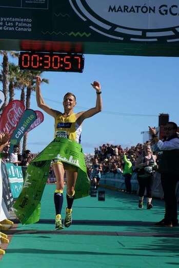 Francisco Cabrera, en el momento de entrar en la meta