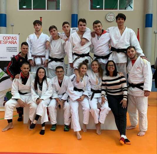 El equipo de judocas del Centro de Tecnificación Las Nievas-Akari que acudió a la Copa de España este pasado fin de semana (Foto TA)