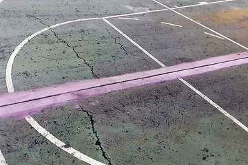 Antes, durante y después de las obras de mejora de la cancha (Foto TA)