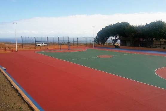 Antes, durante y después de las obras de mejora de la cancha (Foto TA)