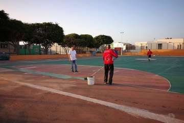 Antes, durante y después de las obras de mejora de la cancha (Foto TA)