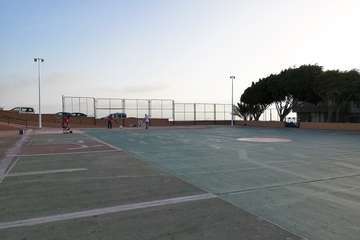 Antes, durante y después de las obras de mejora de la cancha (Foto TA)