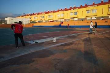 Antes, durante y después de las obras de mejora de la cancha (Foto TA)