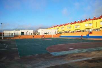 Antes, durante y después de las obras de mejora de la cancha (Foto TA)