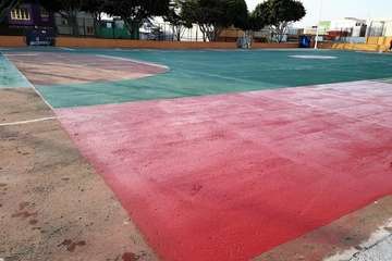 Antes, durante y después de las obras de mejora de la cancha (Foto TA)