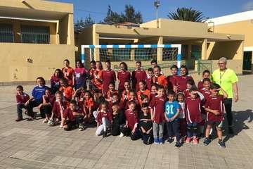 Jornada de convivencia del balonmano base en El Goro (Foto TA)