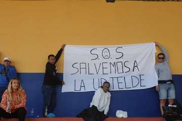  'Â¡Fuera ya!, grito contra la directiva de la UD Telde (Foto TA)