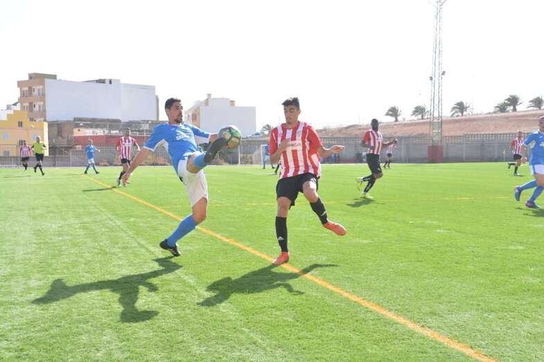 Imagen de archivo de un partido del Unión Marina de esta temporada en su feudo (Foto Unión Marina)
